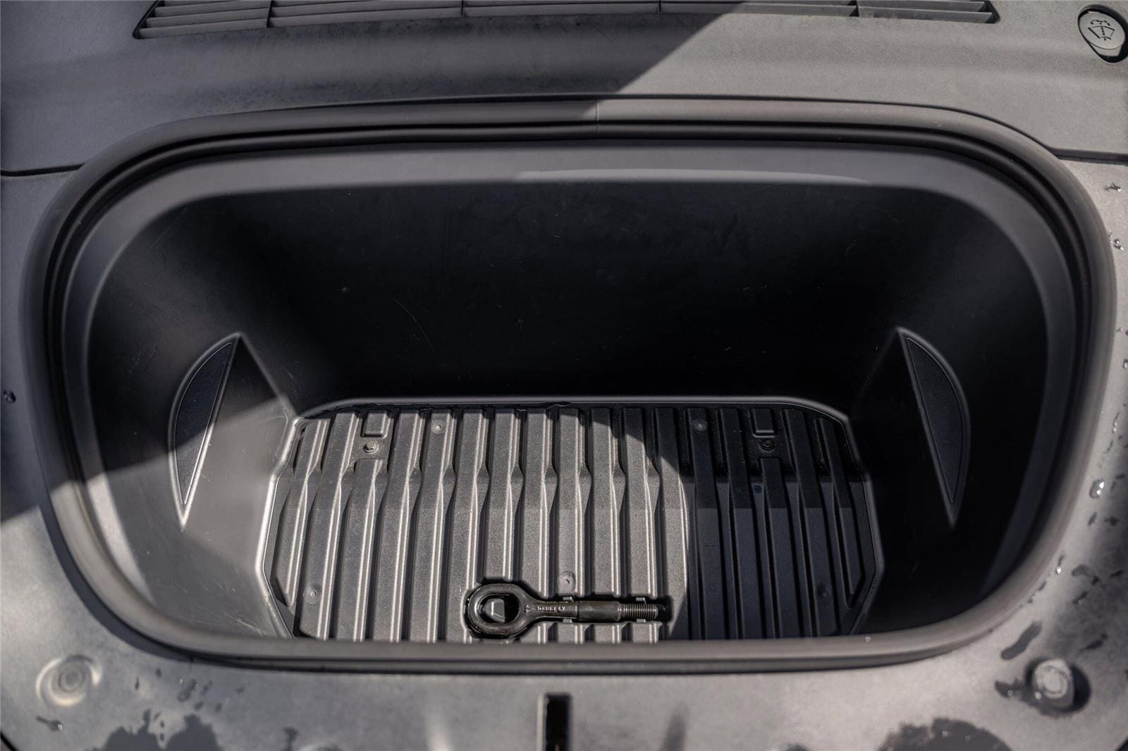 2024 Tesla Model Y Long Range - Photo 9