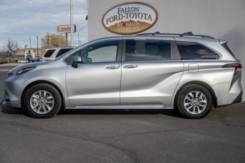Used 2024 Toyota Sienna XLE XLE AWD 7-Passenger