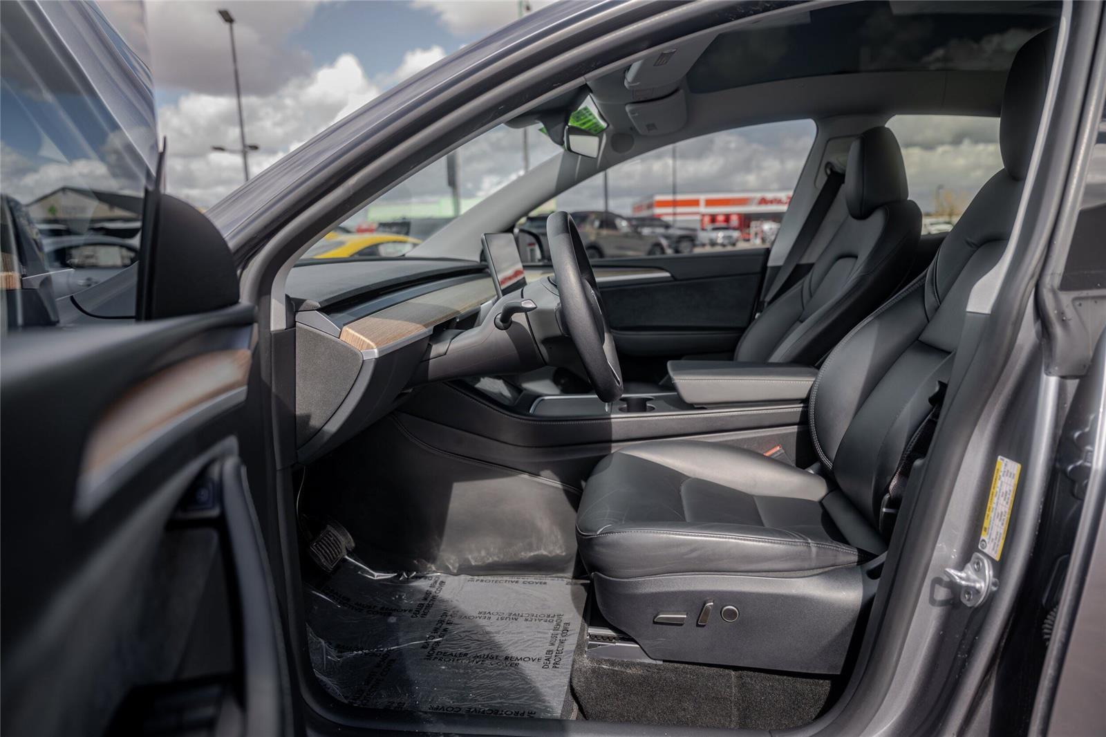 2024 Tesla Model Y Long Range - Photo 10