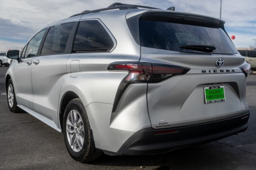 Used 2024 Toyota Sienna XLE XLE AWD 7-Passenger