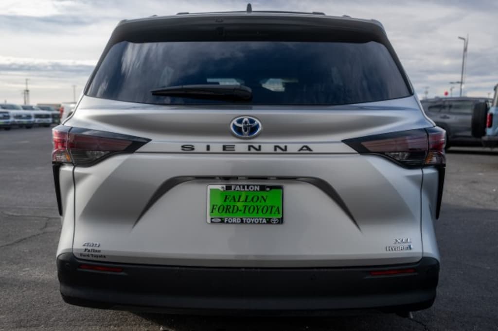 Used 2024 Toyota Sienna XLE XLE AWD 7-Passenger