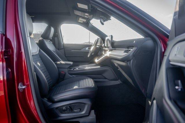 2026 Ford Explorer ST-Line - Photo 13