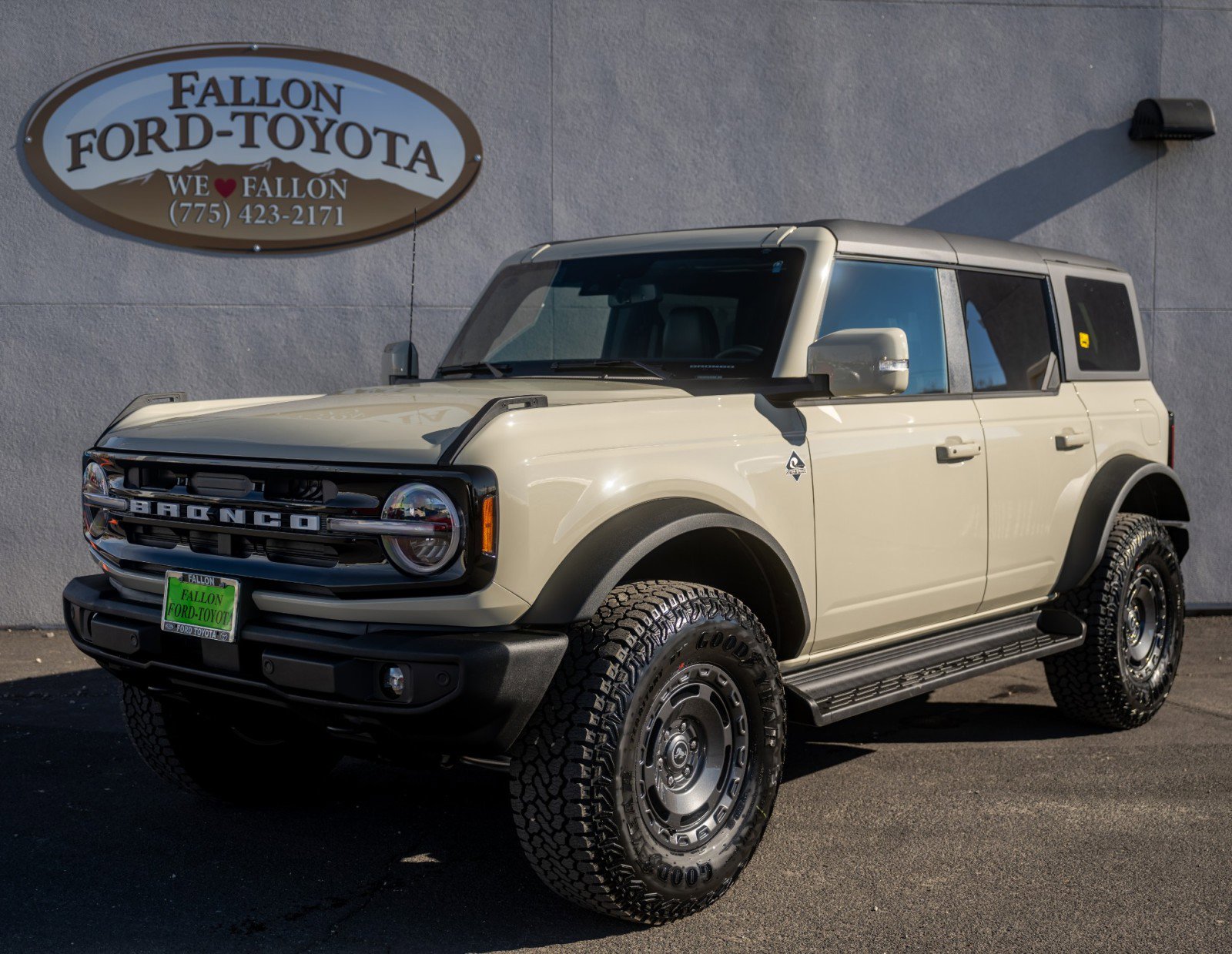 2025 Ford Bronco 4-Door Outer Banks's photo