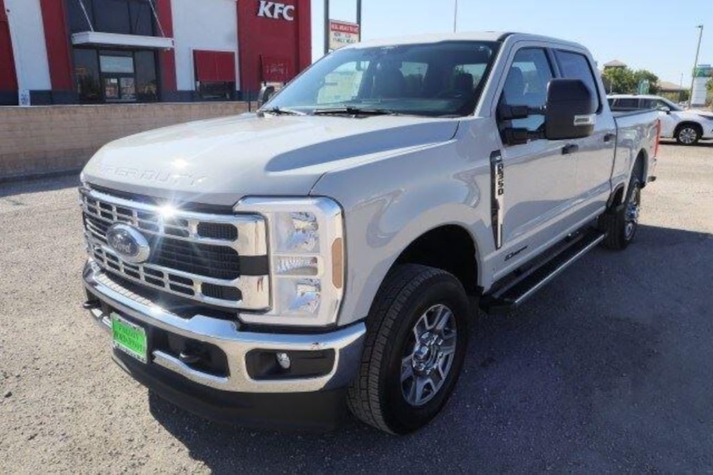 New 2025 Ford Super Duty F-350 XLT Truck