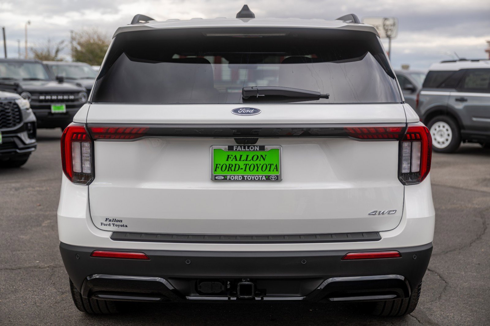2026 Ford Explorer ST-Line photo 4