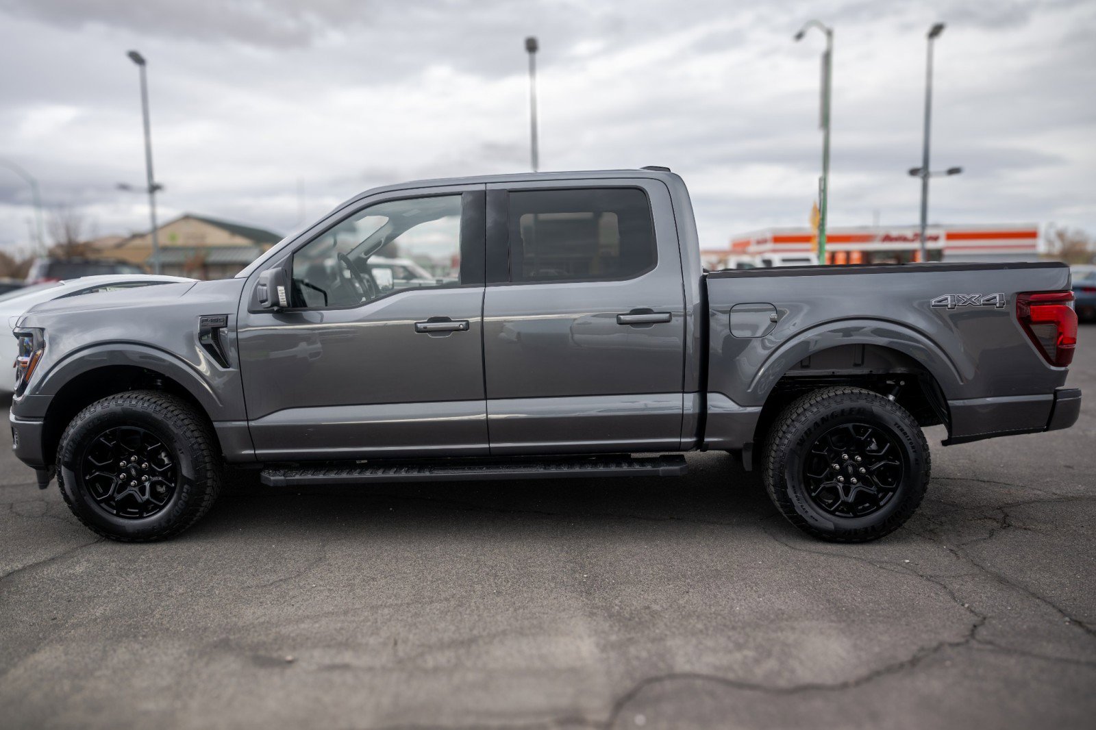 2025 Ford F-150 XLT photo 2
