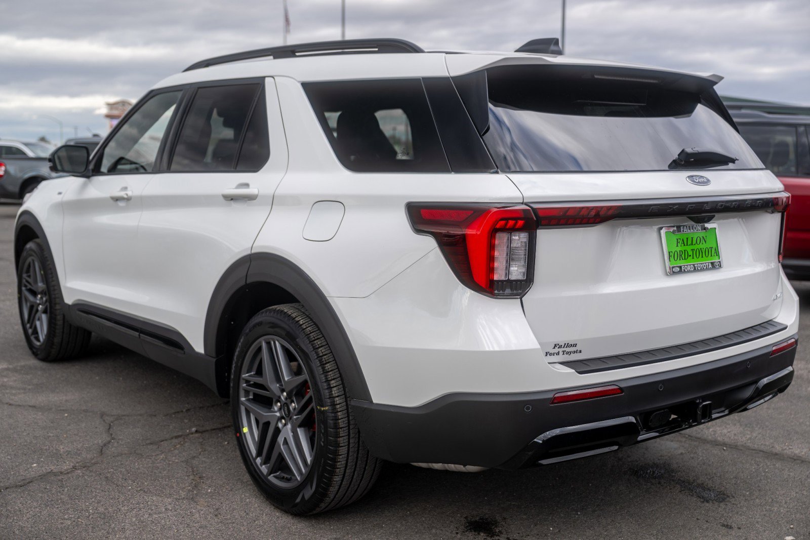 2026 Ford Explorer ST-Line photo 3