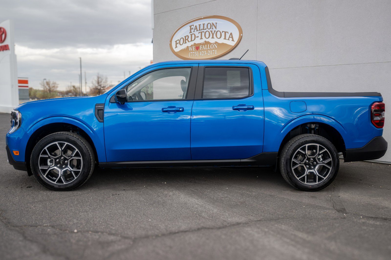 2025 Ford Maverick Lariat photo 2