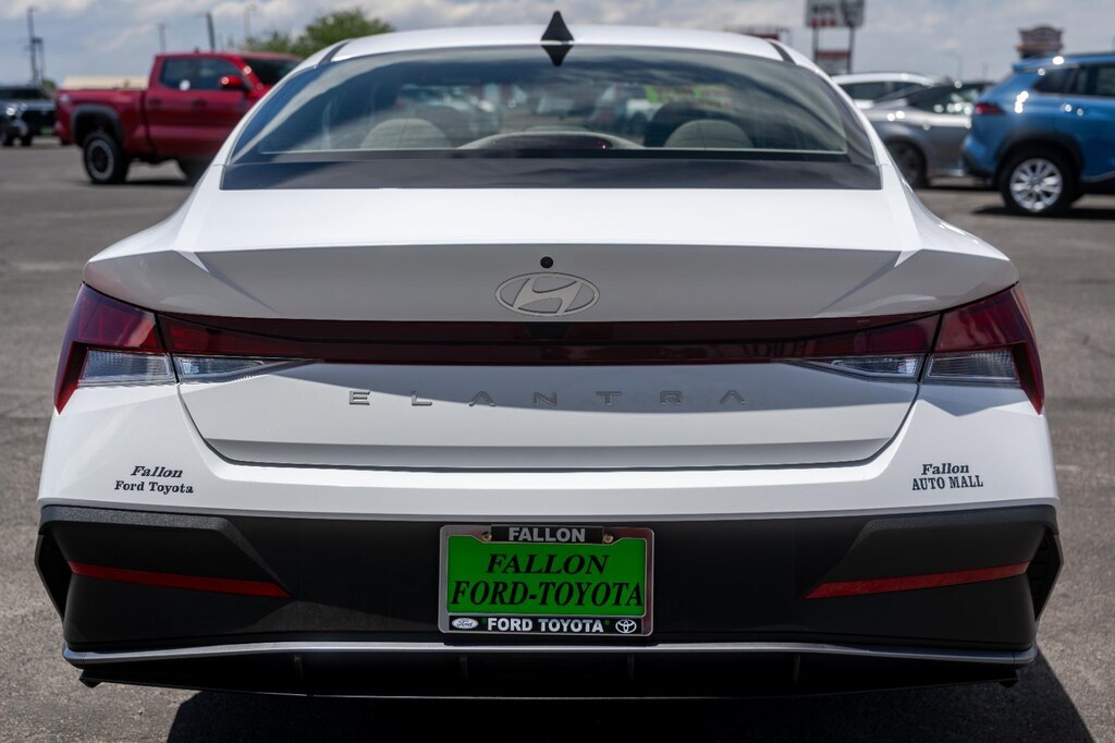 Used 2025 Hyundai Elantra SE Car