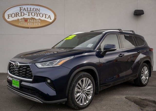 2022 Toyota Highlander Platinum's photo