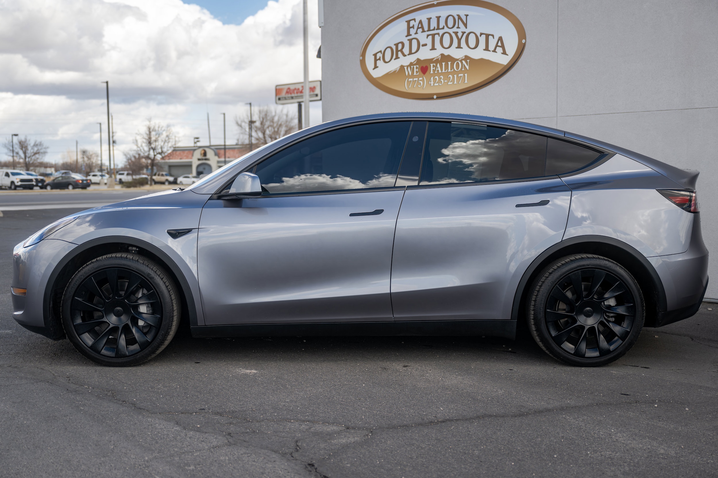 Used 2024 Tesla Model Y Long Range with VIN 7SAYGDEEXRA294533 for sale in Fallon, NV