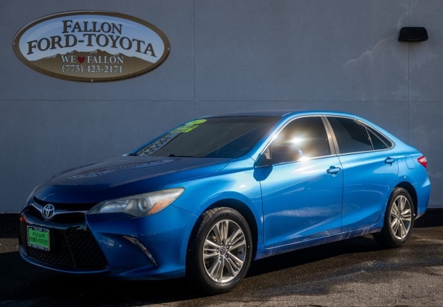 2017 Toyota Camry SE's photo