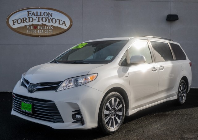 2019 Toyota Sienna XLE Premium's photo