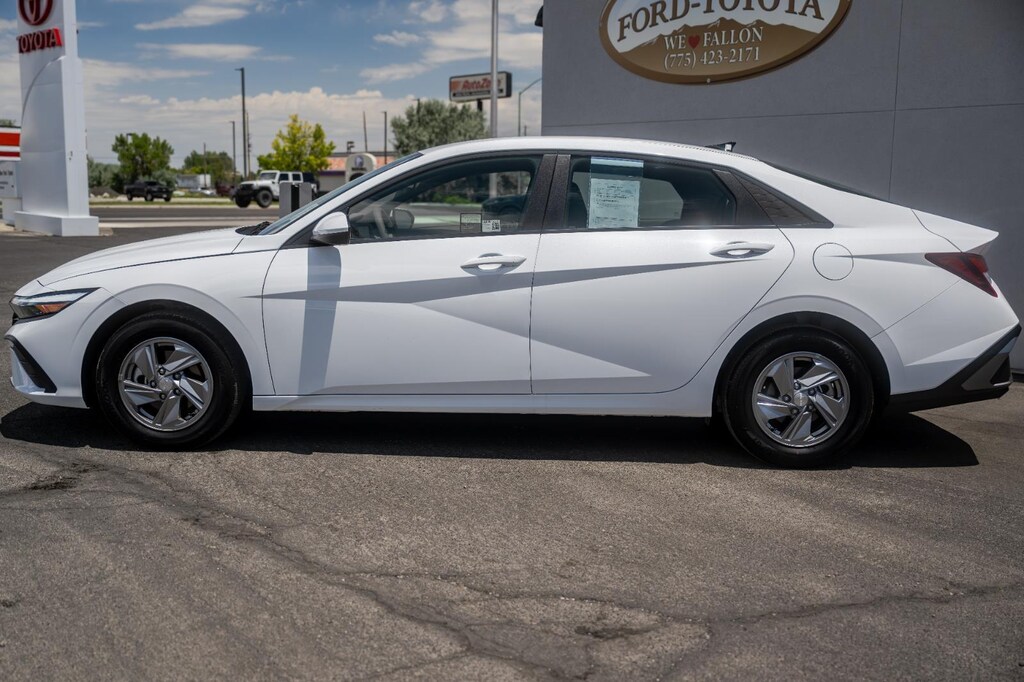 Used 2025 Hyundai Elantra SE Car