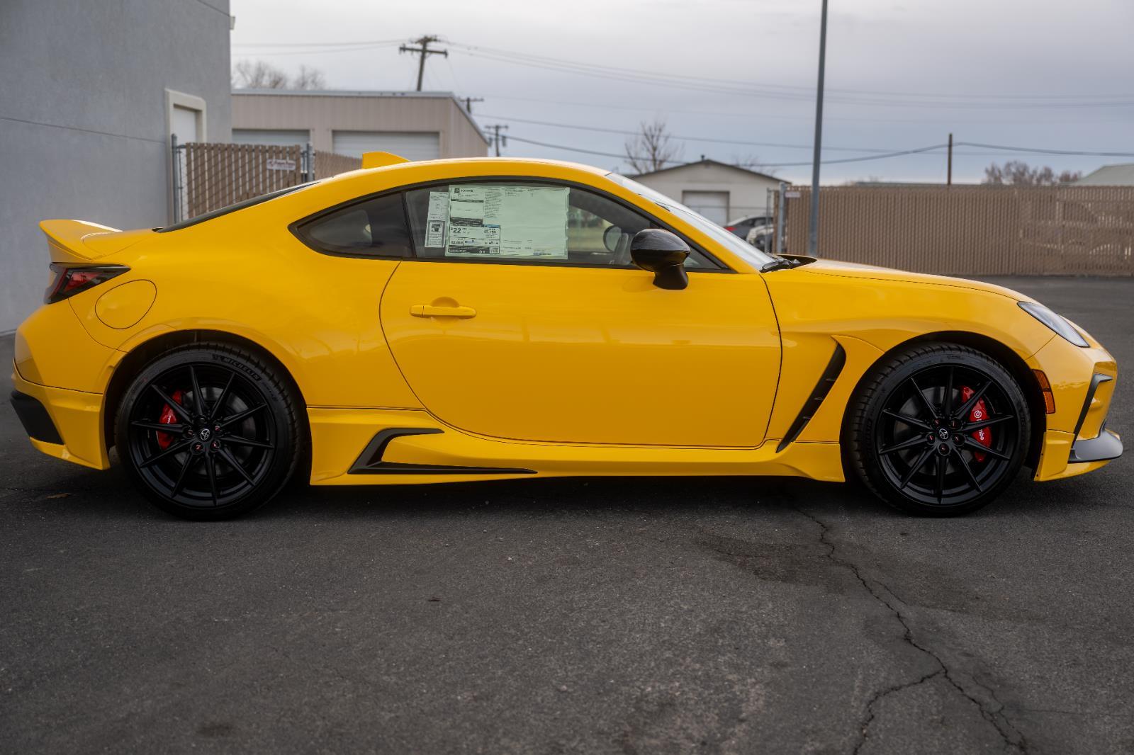 2026 Toyota GR86 Yuzu Edition - Photo 6