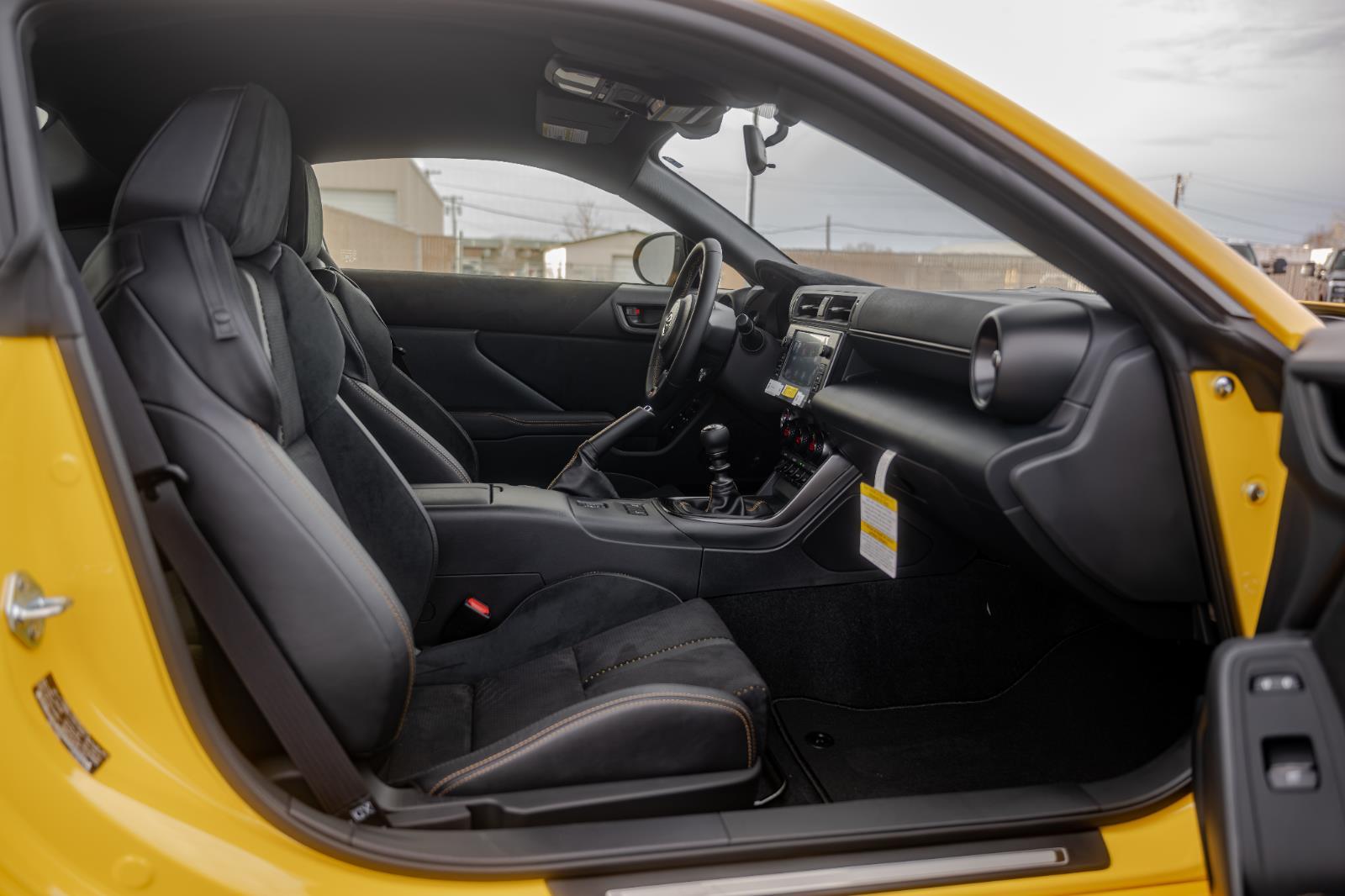 2026 Toyota GR86 Yuzu Edition - Photo 11