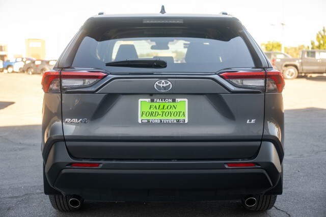 2021 Toyota RAV4 LE photo 3