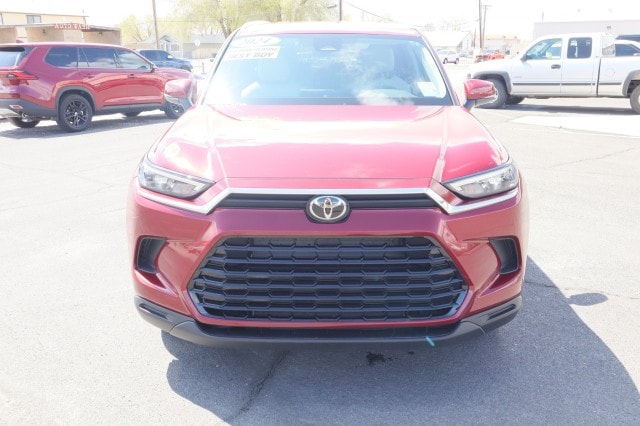 Used 2024 Toyota Grand Highlander XLE with VIN 5TDAAAB5XRS041021 for sale in Fallon, NV