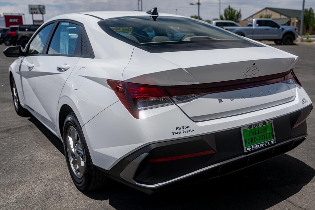 Used 2025 Hyundai Elantra SE Car