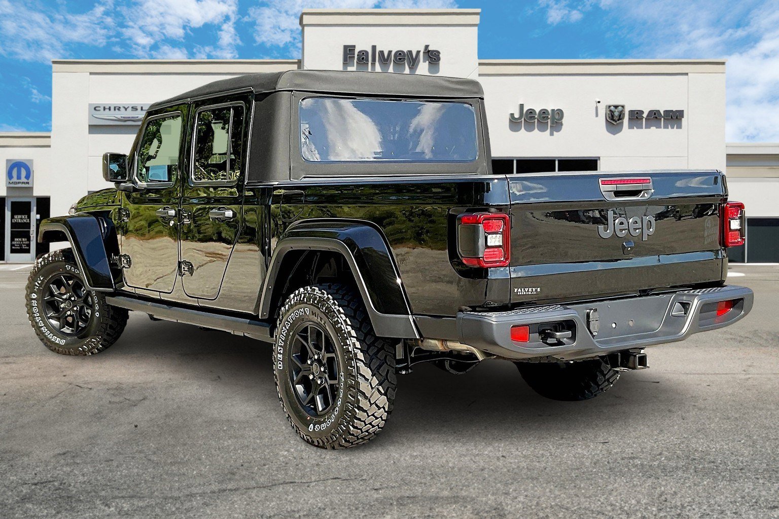 2025 Jeep Gladiator Willys photo 3