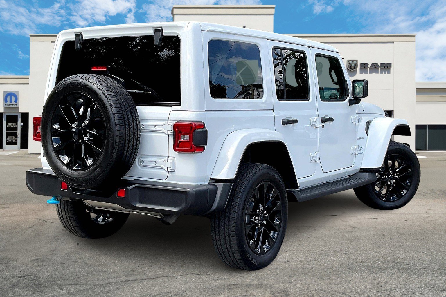 2024 Jeep Wrangler 4xe Sahara photo 2