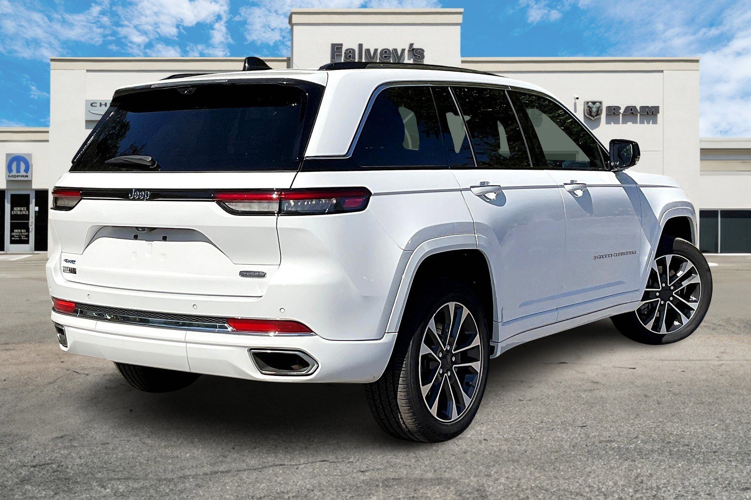 2023 Jeep Cherokee Overland 4xe photo 2