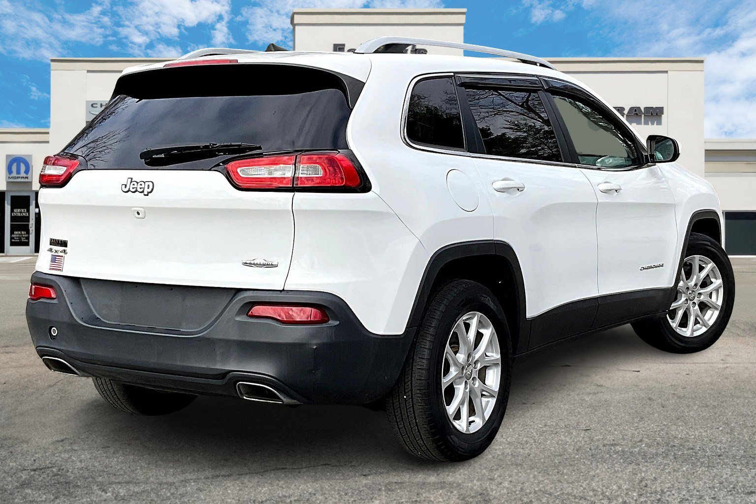 Used 2016 Jeep Cherokee Latitude with VIN 1C4PJMCS6GW361739 for sale in Norwich, CT