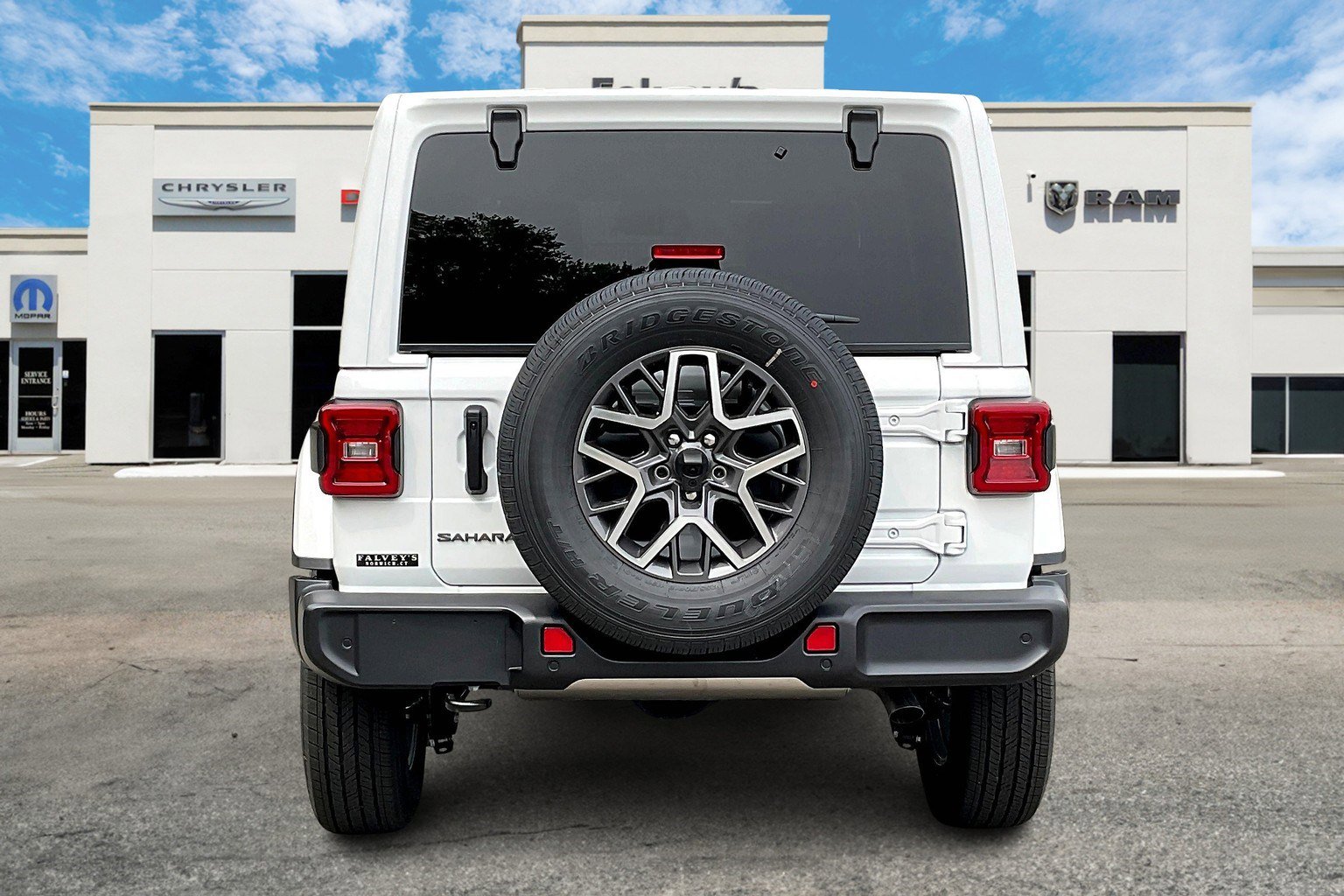 2025 Jeep Wrangler Sahara photo 4