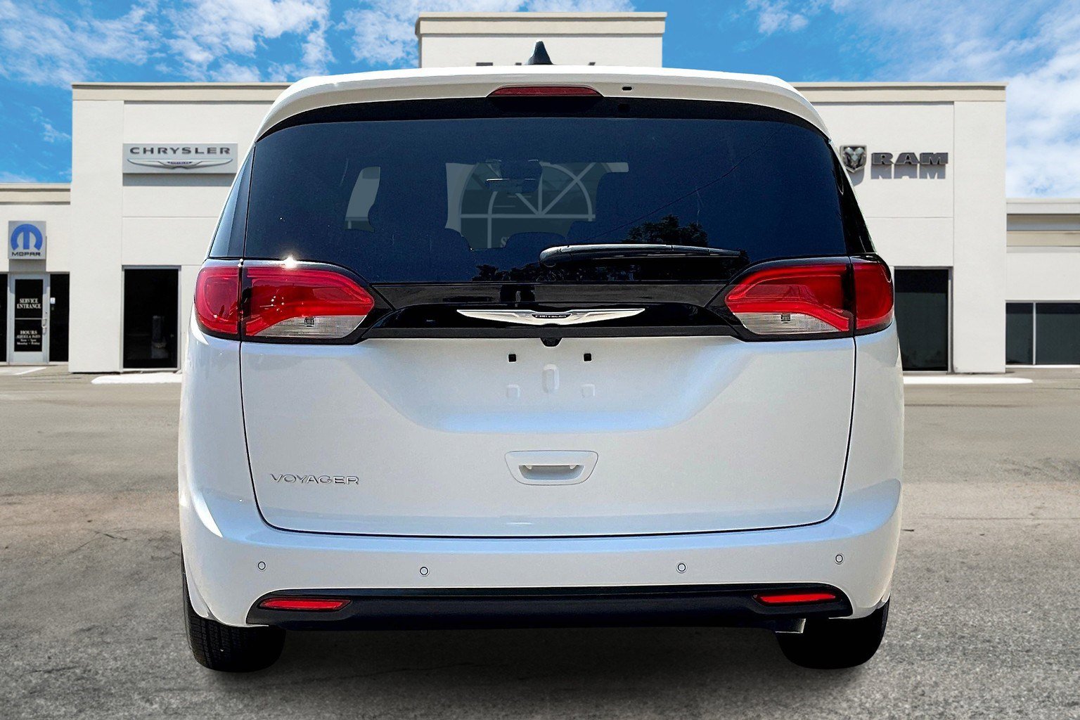 2026 Chrysler Voyager LX photo 4