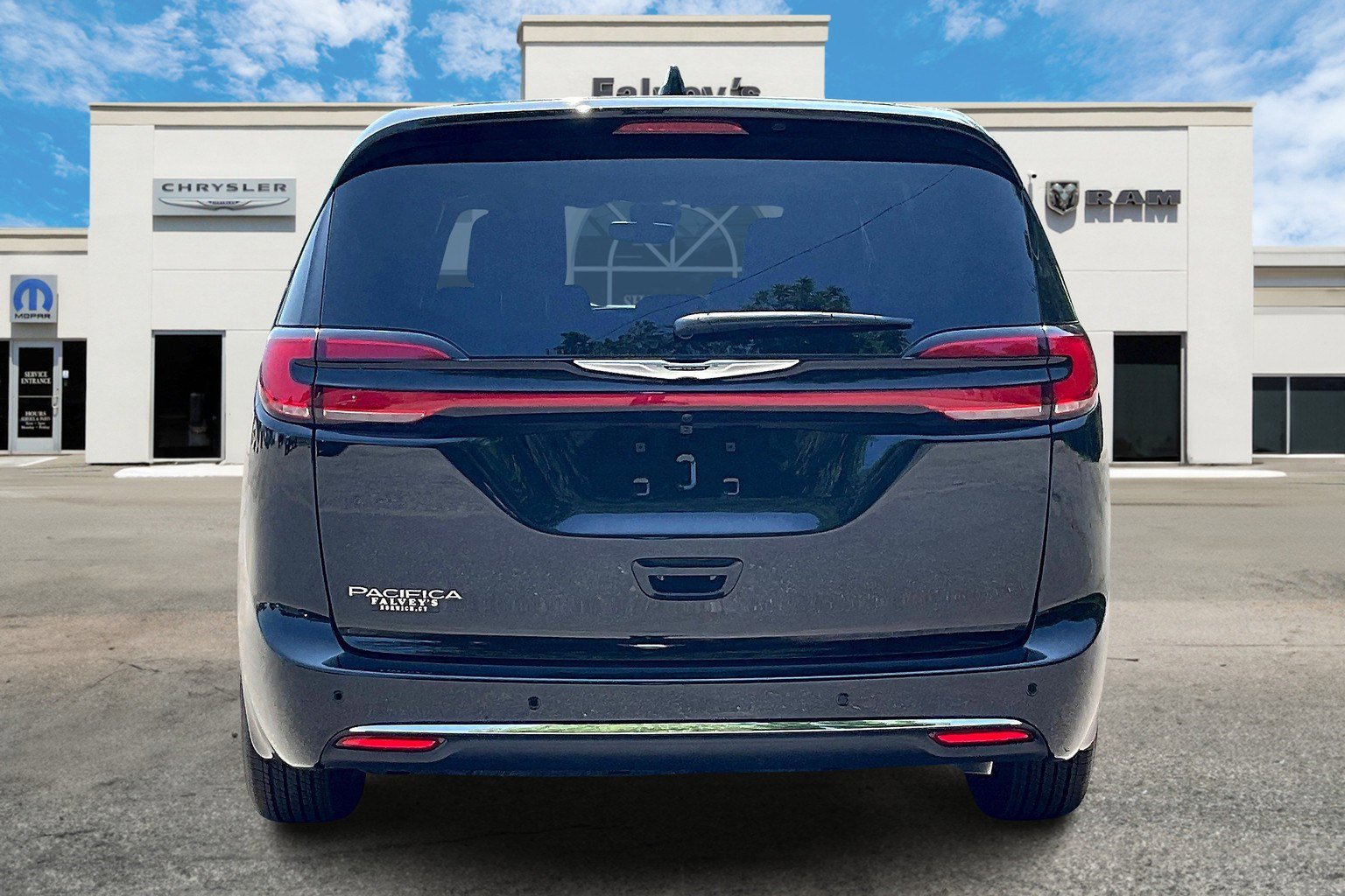 2026 Chrysler Pacifica photo 3