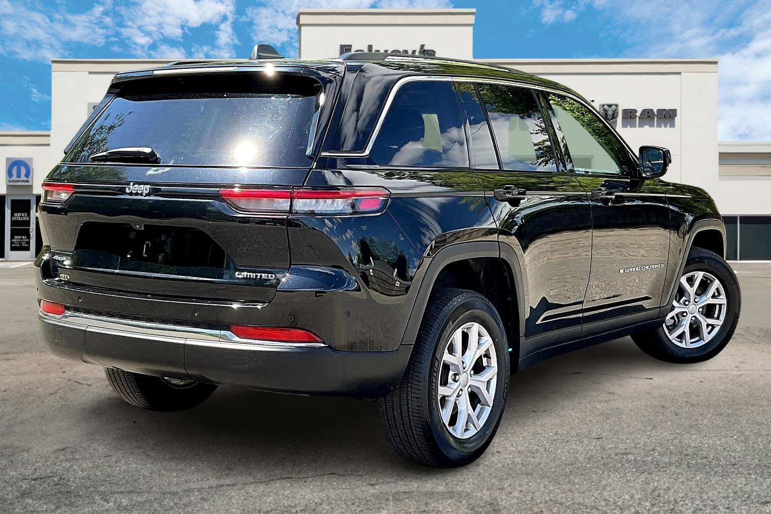 2022 Jeep Grand Cherokee Limited photo 2