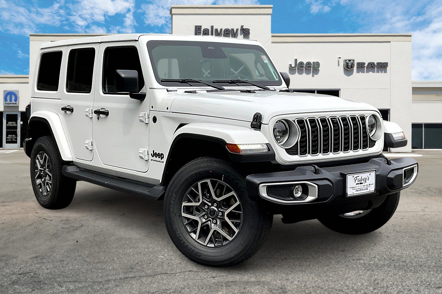 2025 Jeep Wrangler Sahara photo 2