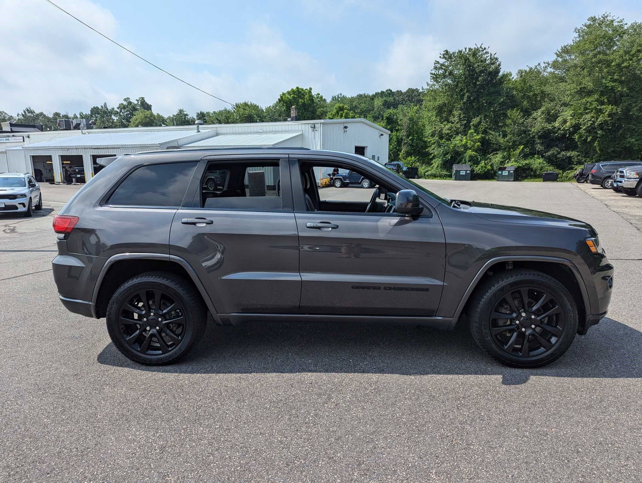 Used 2018 Jeep Grand Cherokee Altitude with VIN 1C4RJFAG6JC244500 for sale in Norwich, CT