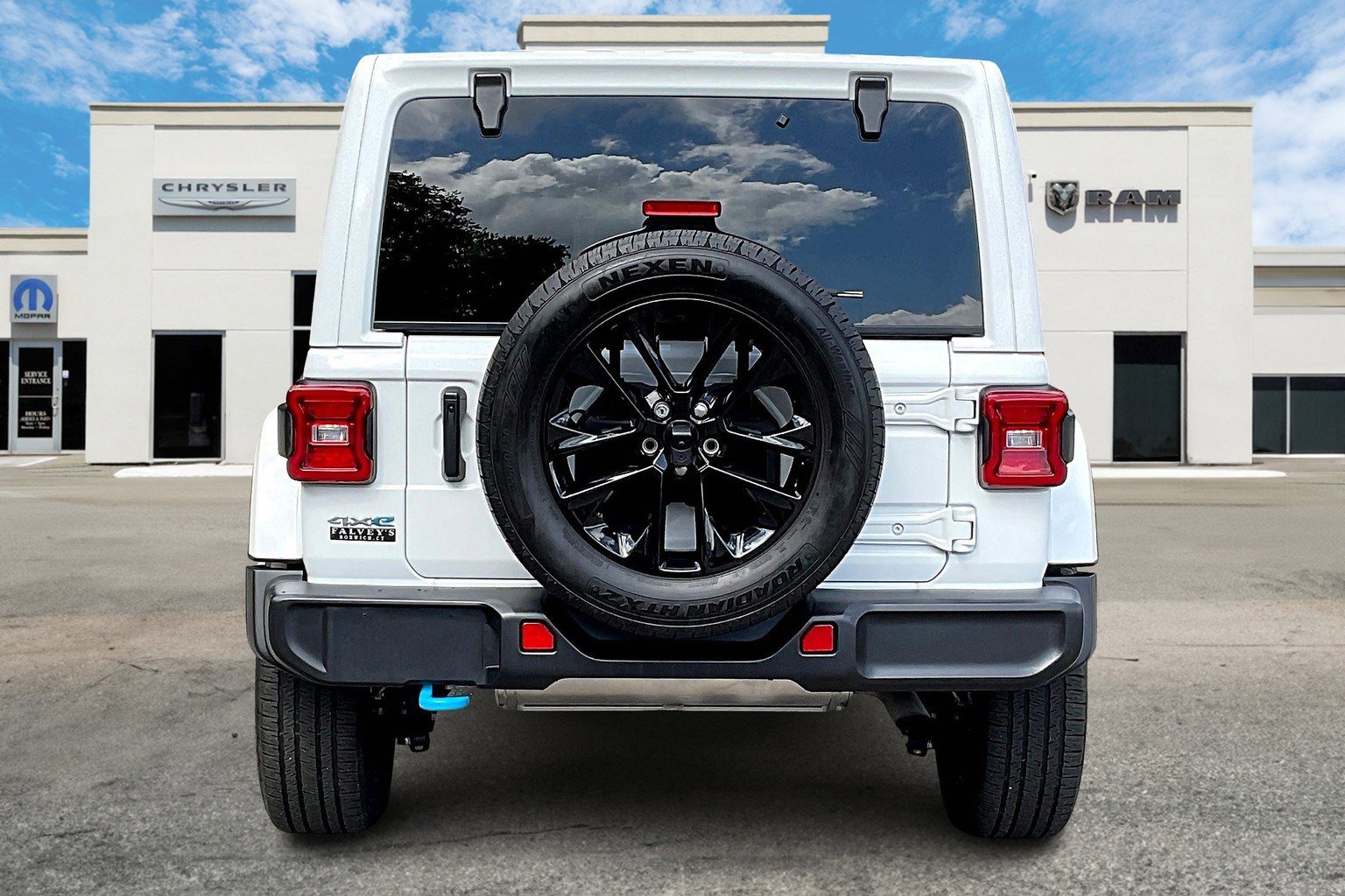 2024 Jeep Wrangler 4xe Sahara photo 4