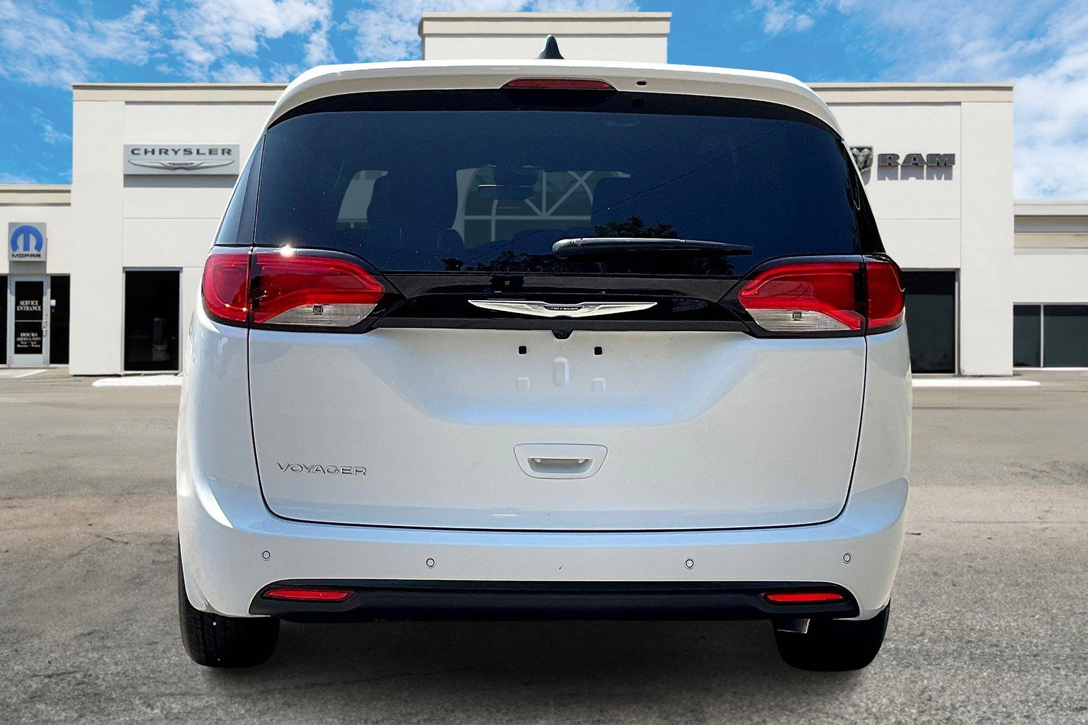 2026 Chrysler Voyager LX photo 4