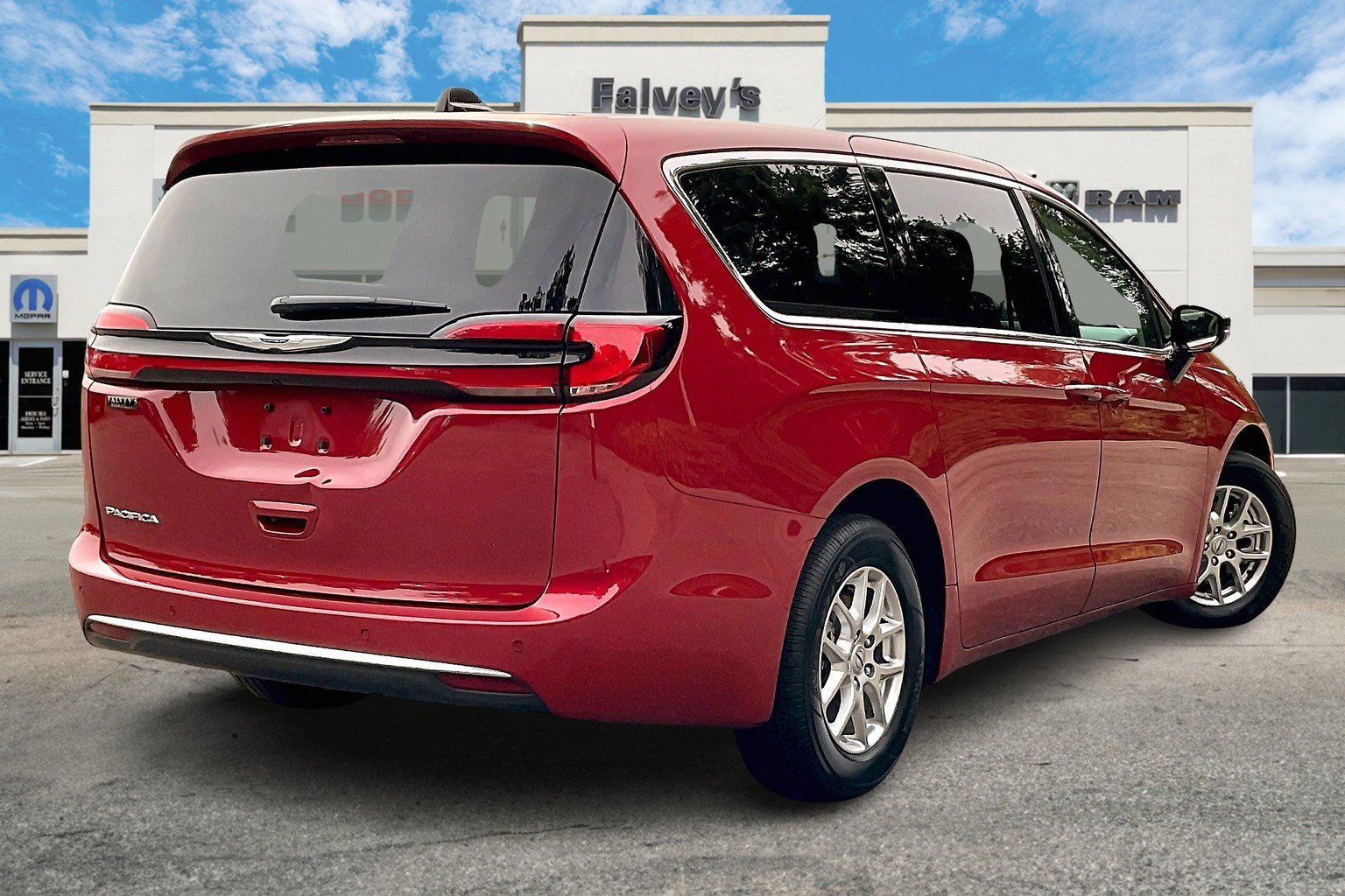 2024 Chrysler Pacifica Touring L photo 2
