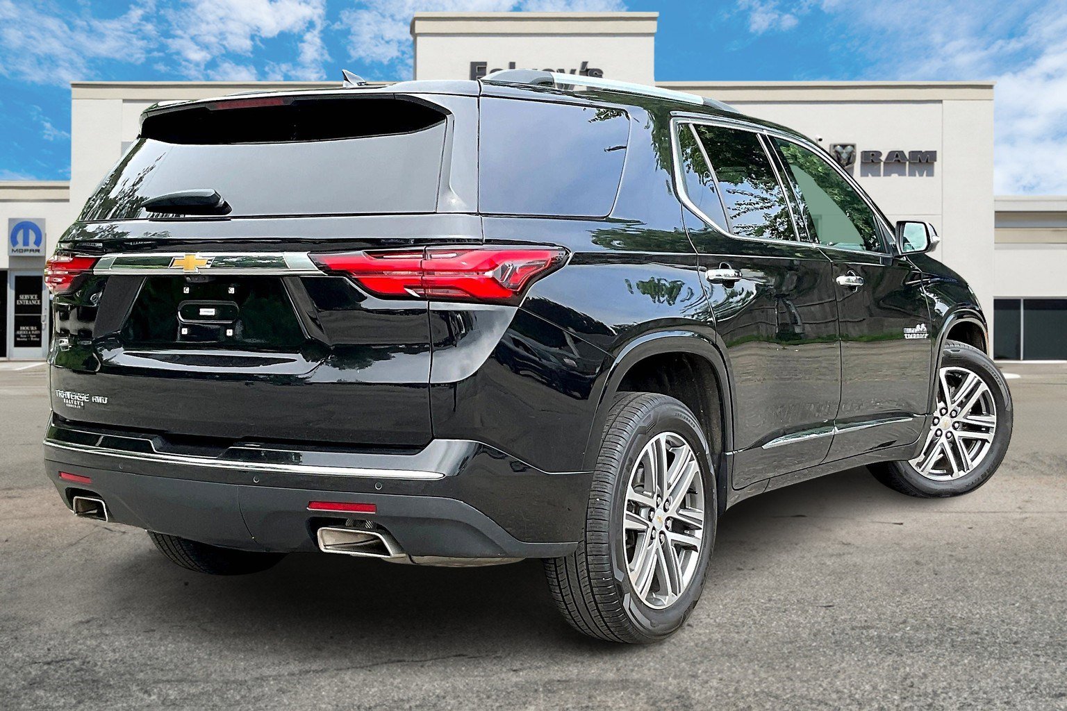 2022 Chevrolet Traverse High Country photo 2