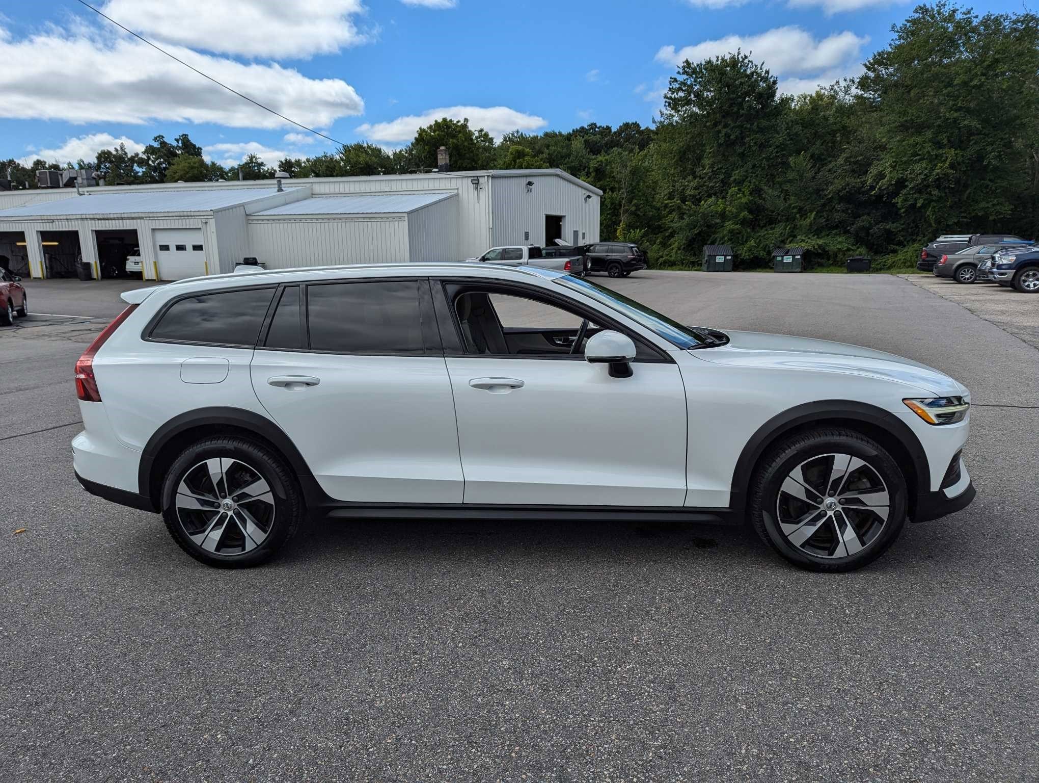 Used 2020 Volvo V60 Cross Country Base with VIN YV4102WK6L1038417 for sale in Norwich, CT