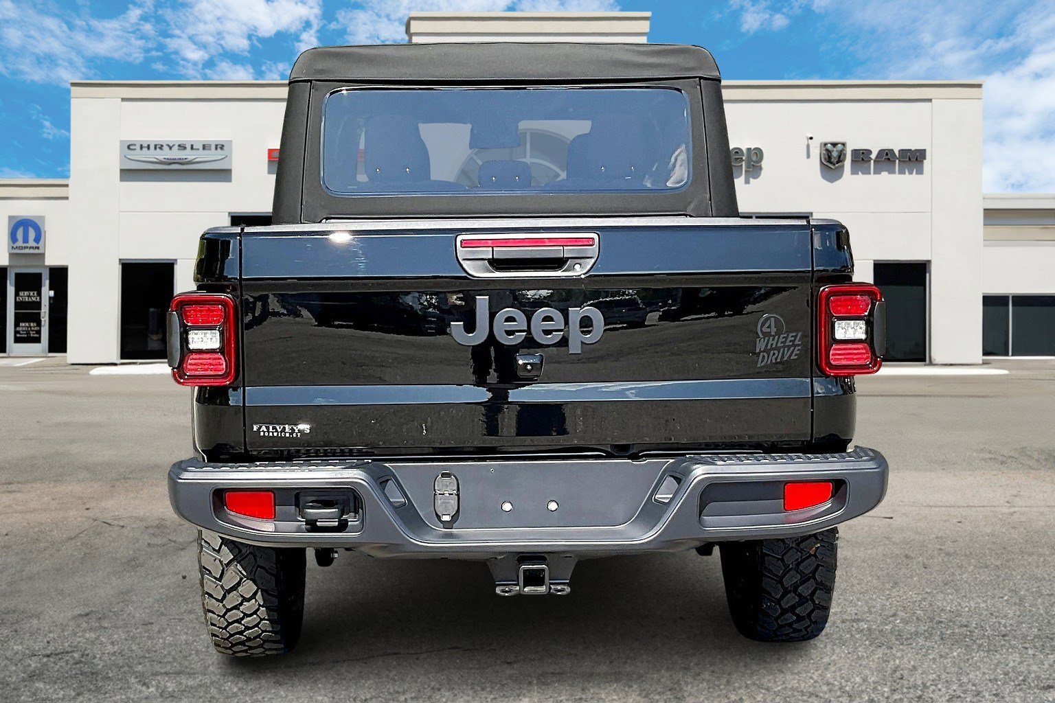 2025 Jeep Gladiator Willys photo 4
