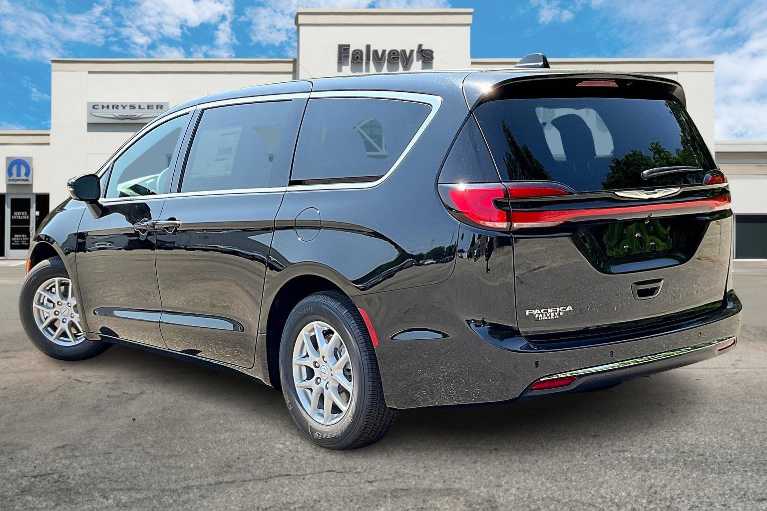 2026 Chrysler Pacifica photo 2