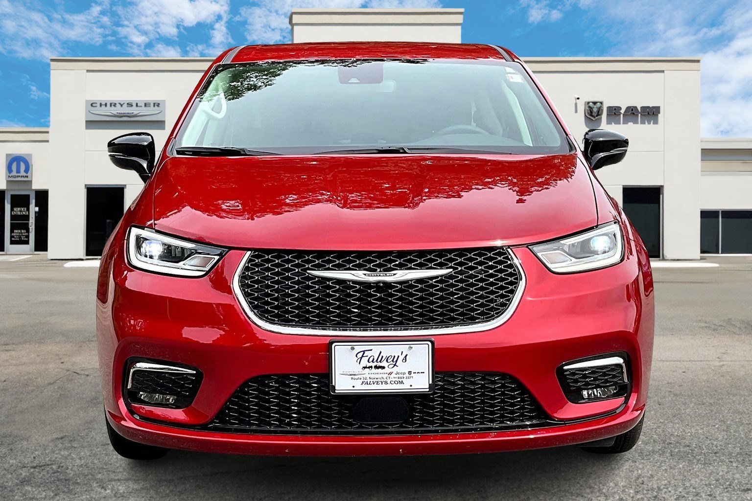 2024 Chrysler Pacifica Touring L photo 3