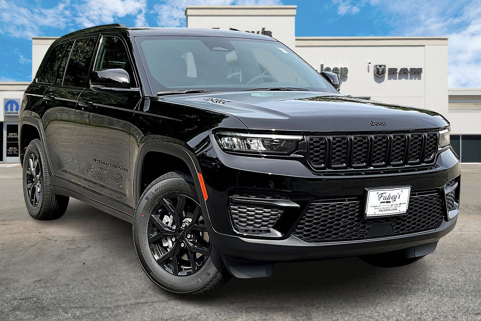 2025 Jeep Grand Cherokee Altitude photo 2