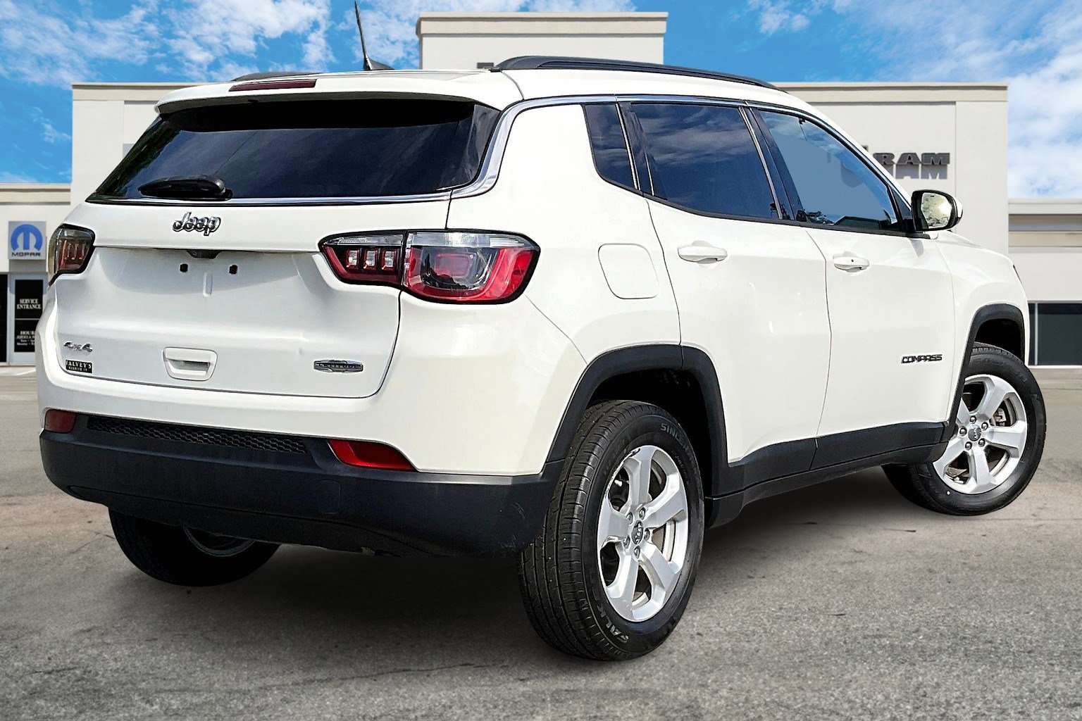 2019 Jeep Compass Latitude photo 2