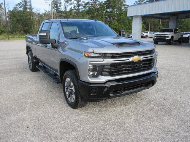 2024 Chevrolet Silverado 2500HD Custom photo 4