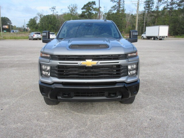 2024 Chevrolet Silverado 2500HD Custom photo 3