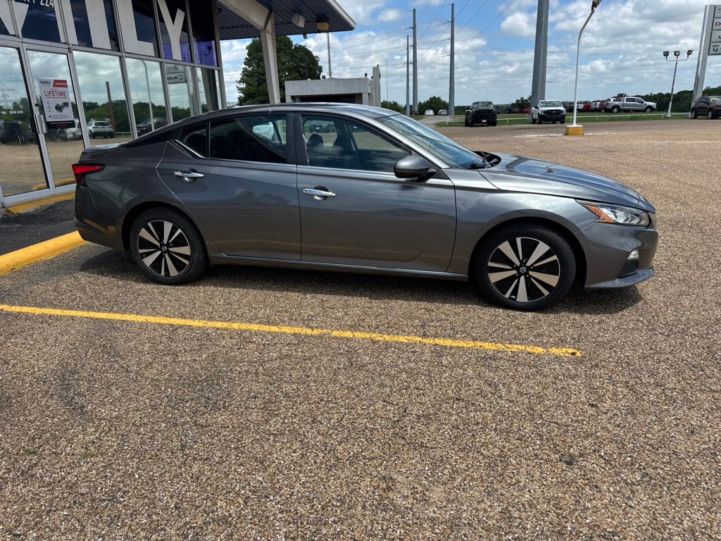 Used 2022 Nissan Altima SV with VIN 1N4BL4DV6NN337513 for sale in Commerce, TX