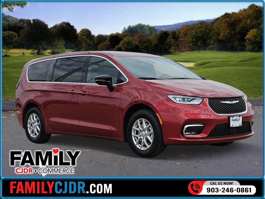 2026 Chrysler Pacifica Select's photo