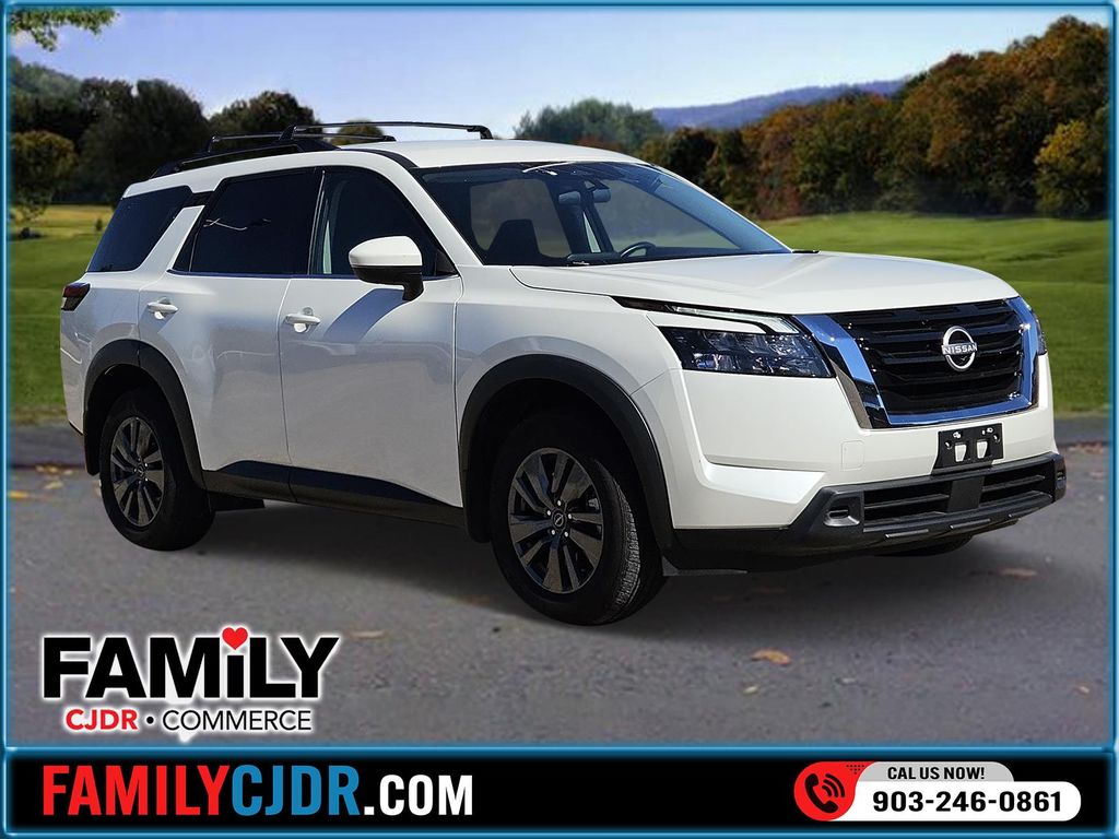 2024 Nissan Pathfinder SV's photo
