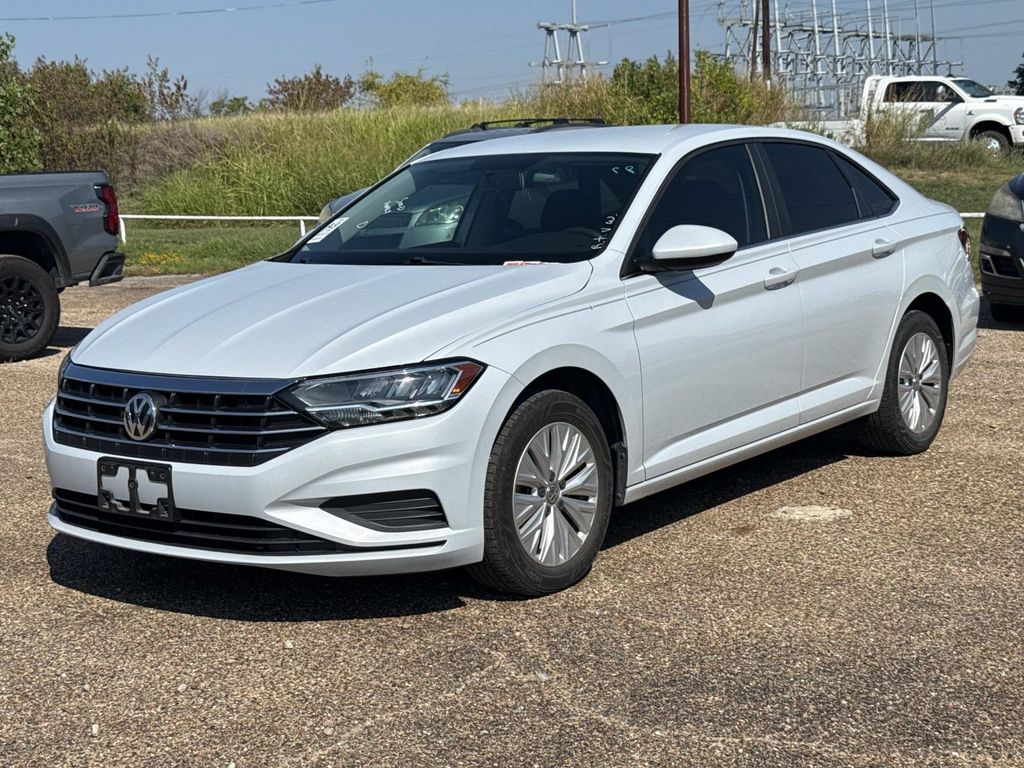 2019 Volkswagen Jetta SE R-Line photo 2