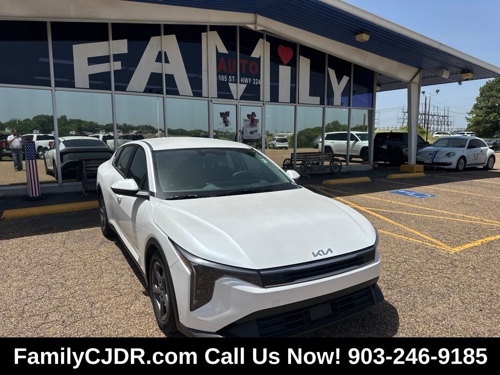 2025 Kia K4 LXS AT's photo